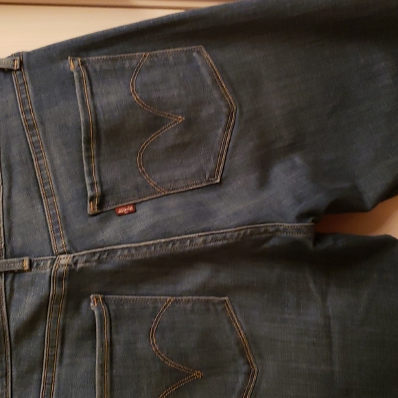 Women Levi Denim Jeans 💙💙 - Picture 2 of 2